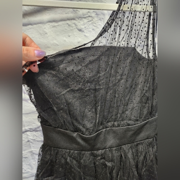 NWT $168 Modcloth Night Long One-Shoulder Dotted Tulle Dress In Black Size S - Picture 7 of 11